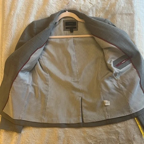 J. Crew schoolboy Gray Blazer - Picture 6 of 9